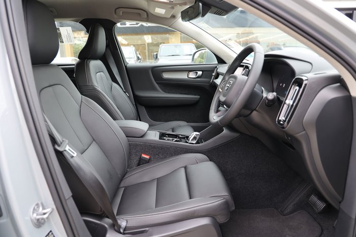 2025 Volvo XC40 Ultra B4 Bright