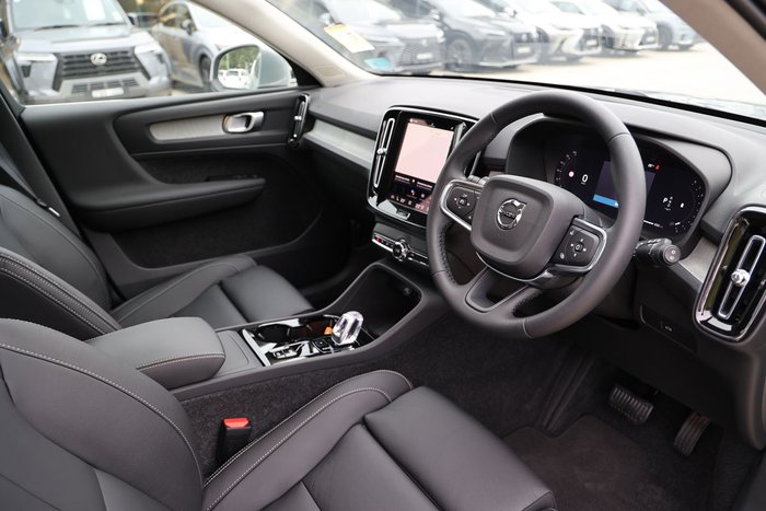 2025 Volvo XC40 Ultra B4 Bright