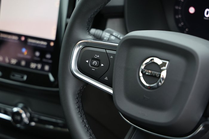 2025 Volvo XC40 Ultra B4 Bright