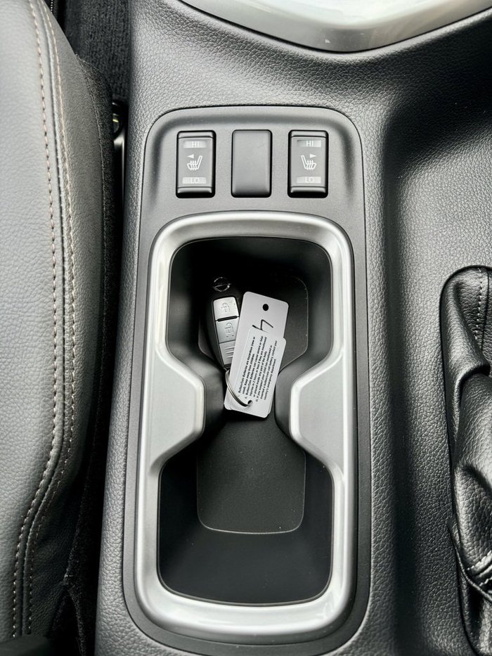 2025 NISSAN NP300 NAVARA ST-X