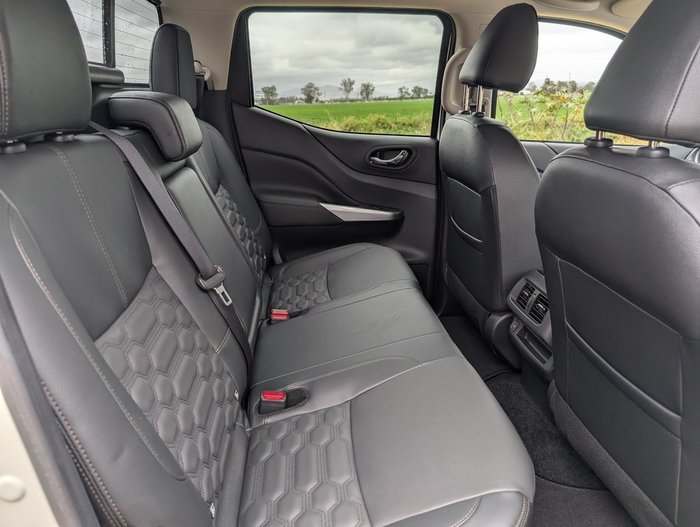 2025 NISSAN NP300 NAVARA ST-X