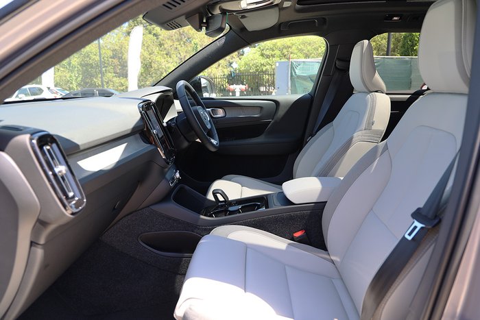 2025 Volvo EX40 Ultra Single Motor Extended Range