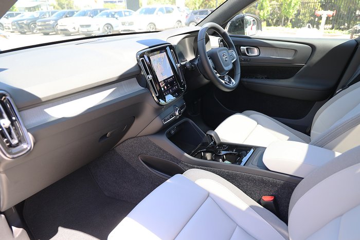 2025 Volvo EX40 Ultra Single Motor Extended Range