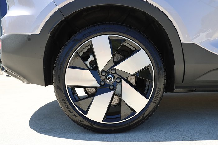 2025 Volvo EX40 Ultra Single Motor Extended Range