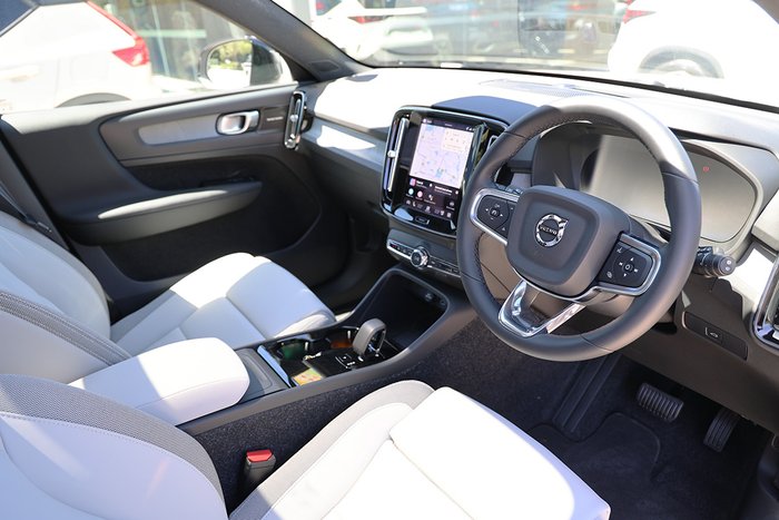 2025 Volvo EX40 Ultra Single Motor Extended Range