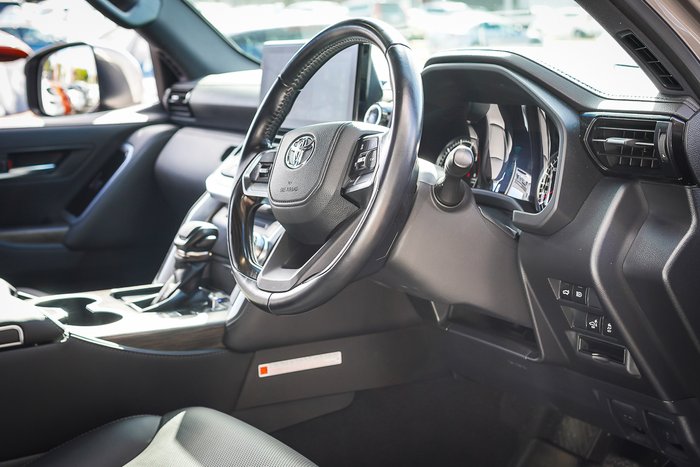 2023 Toyota LANDCRUISER VX
