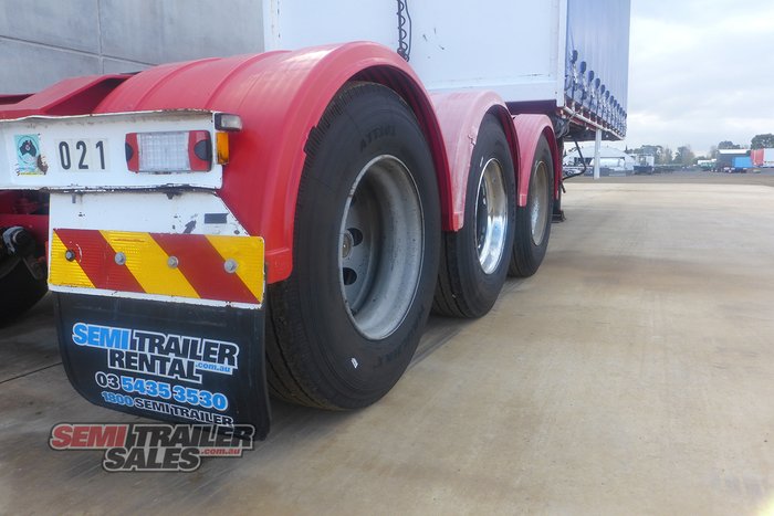 2011 Maxitrans 12 Pallet Curtainsider A Trailer