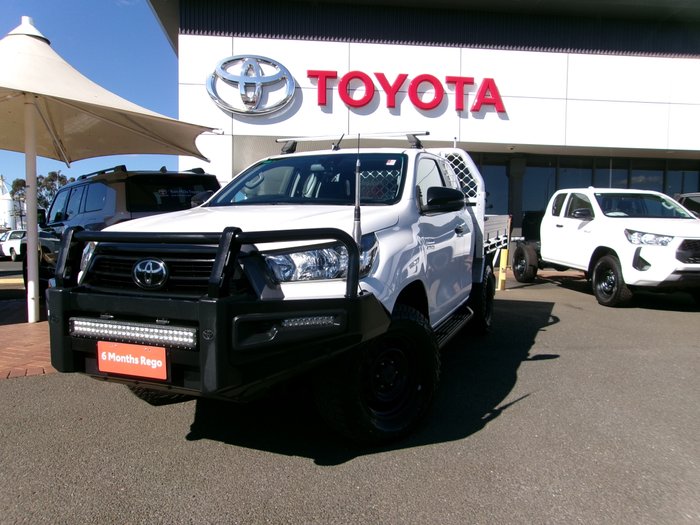 2021 Toyota Hilux 4x4 Hilux 4x4 SR 2.8L T Diesel Automatic Extra Cab C/C 2L68990 001