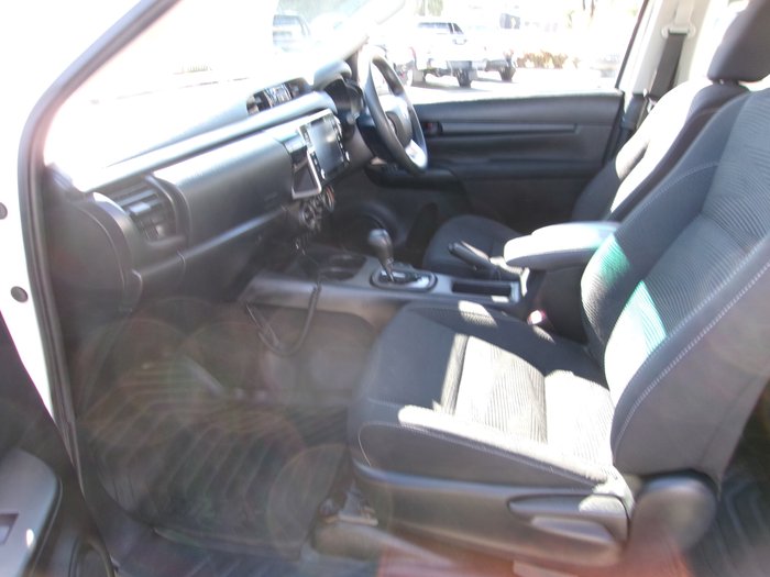 2021 Toyota Hilux 4x4 Hilux 4x4 SR 2.8L T Diesel Automatic Extra Cab C/C 2L68990 001