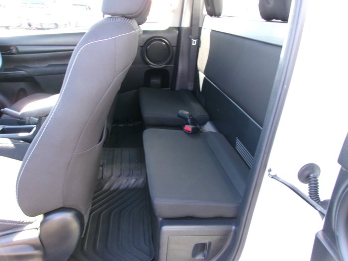 2021 Toyota Hilux 4x4 Hilux 4x4 SR 2.8L T Diesel Automatic Extra Cab C/C 2L68990 001