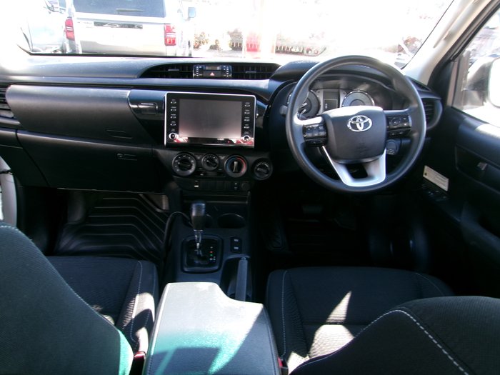 2021 Toyota Hilux 4x4 Hilux 4x4 SR 2.8L T Diesel Automatic Extra Cab C/C 2L68990 001