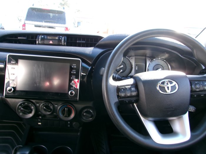 2021 Toyota Hilux 4x4 Hilux 4x4 SR 2.8L T Diesel Automatic Extra Cab C/C 2L68990 001