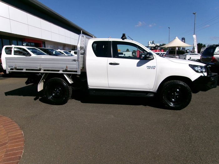 2021 Toyota Hilux 4x4 Hilux 4x4 SR 2.8L T Diesel Automatic Extra Cab C/C 2L68990 001