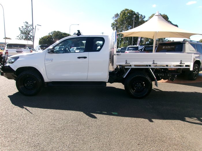 2021 Toyota Hilux 4x4 Hilux 4x4 SR 2.8L T Diesel Automatic Extra Cab C/C 2L68990 001