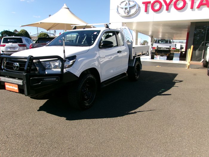 2021 Toyota Hilux 4x4 Hilux 4x4 SR 2.8L T Diesel Automatic Extra Cab C/C 2L68990 001