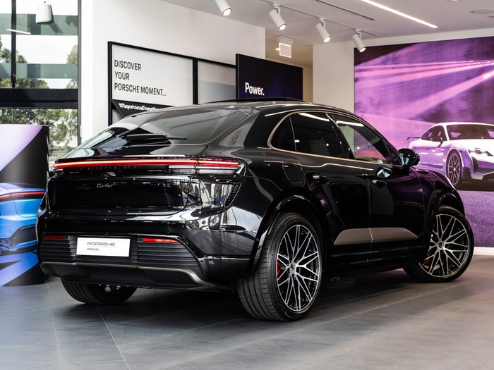 2024 Porsche Macan Turbo