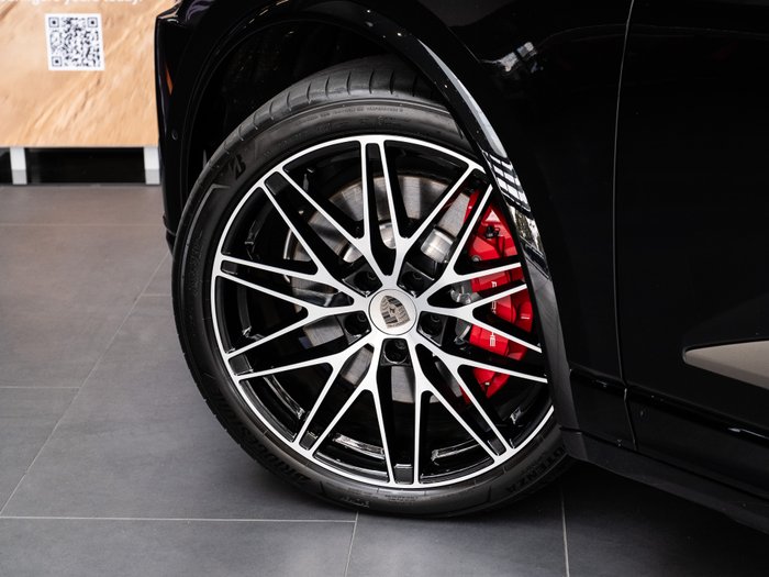 2024 Porsche Macan Turbo