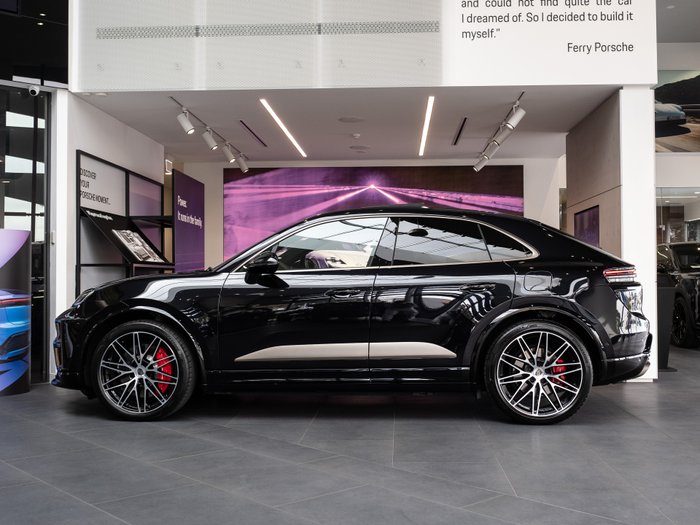 2024 Porsche Macan Turbo