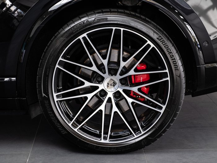 2024 Porsche Macan Turbo