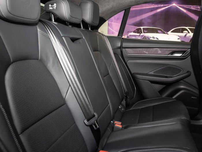 2024 Porsche Macan Turbo