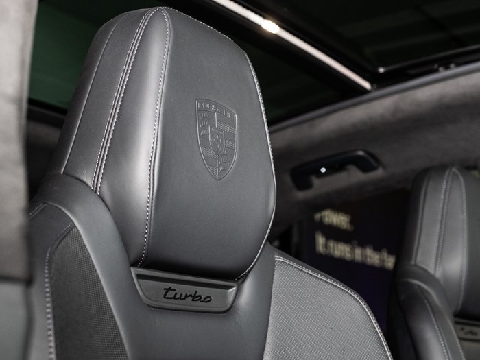 2024 Porsche Macan Turbo