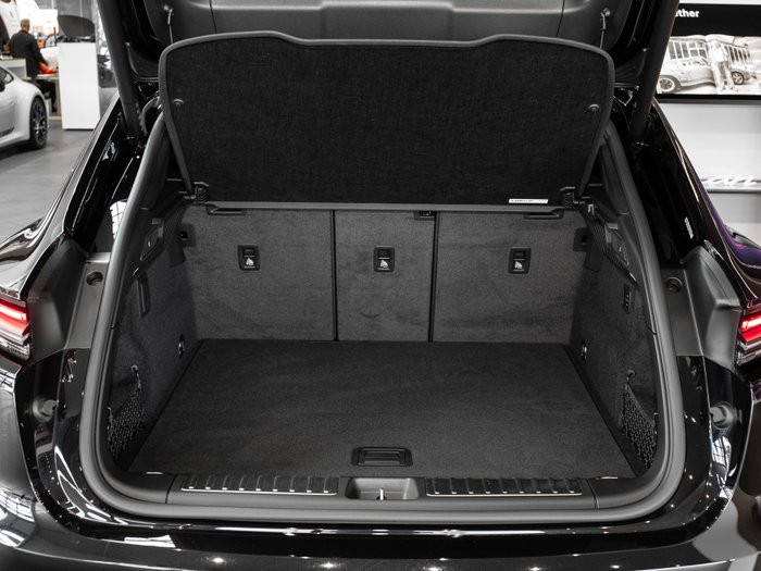 2024 Porsche Macan Turbo