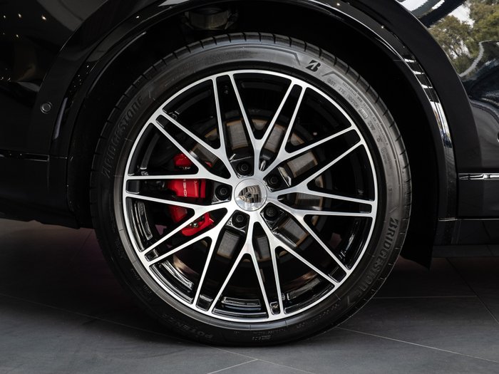 2024 Porsche Macan Turbo