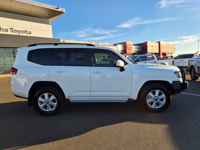 2024 Toyota LANDCRUISER GXL White