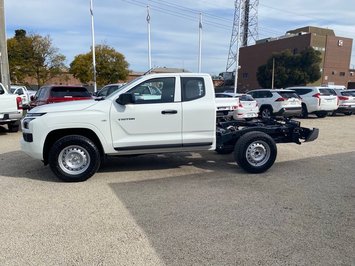 2025 MITSUBISHI Triton GLX