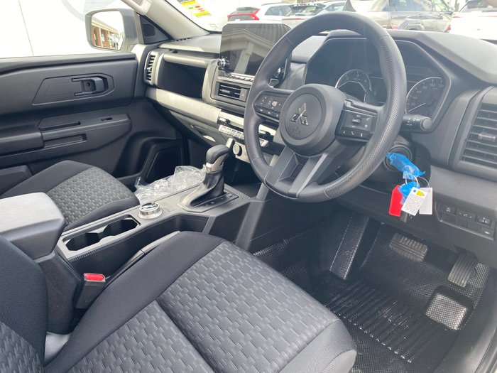 2025 MITSUBISHI Triton GLX