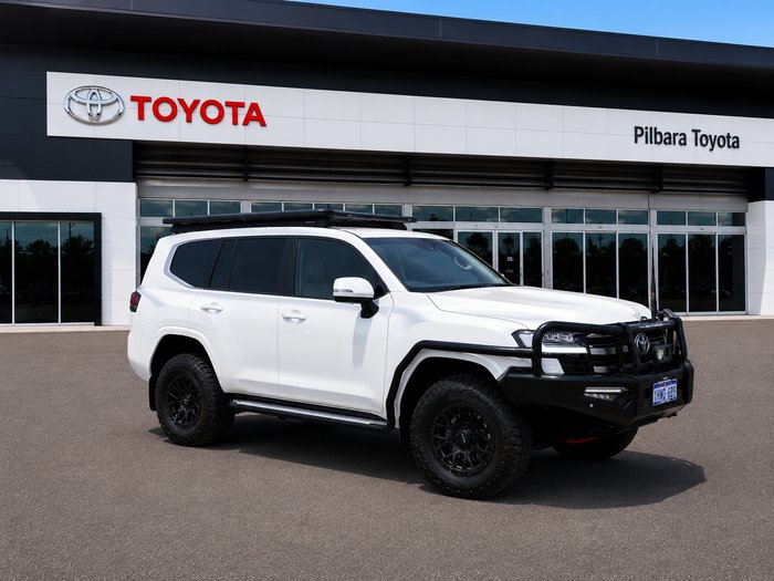 2023 Toyota LANDCRUISER VX White