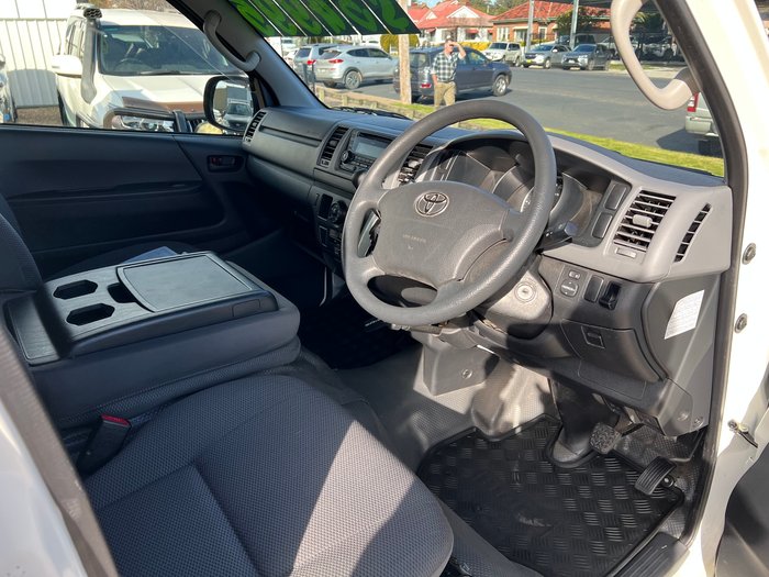 2013 TOYOTA HIACE CAMPER VAN