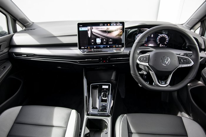 2025 Volkswagen Golf 110TSI R-Line