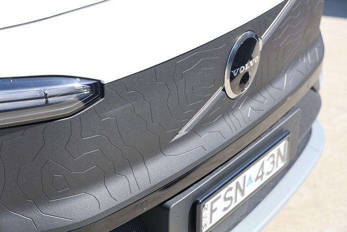 2025 Volvo EX30 Cross Country