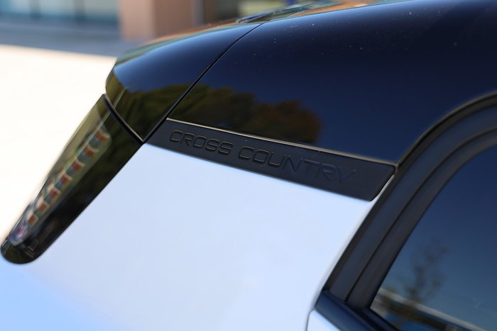 2025 Volvo EX30 Cross Country