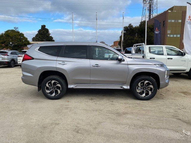 2024 MITSUBISHI Pajero Sport GLS