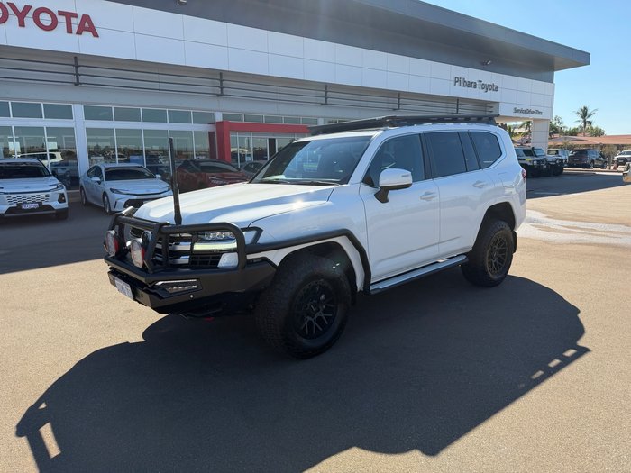 2023 Toyota LANDCRUISER VX White