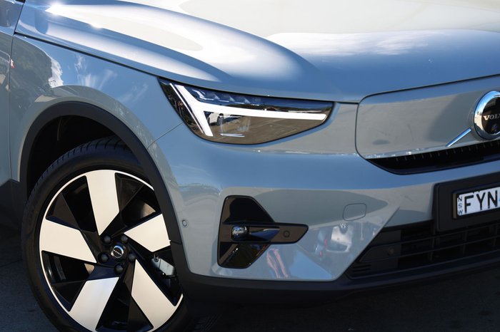 2026 Volvo EX40 Ultra Twin Motor Performance