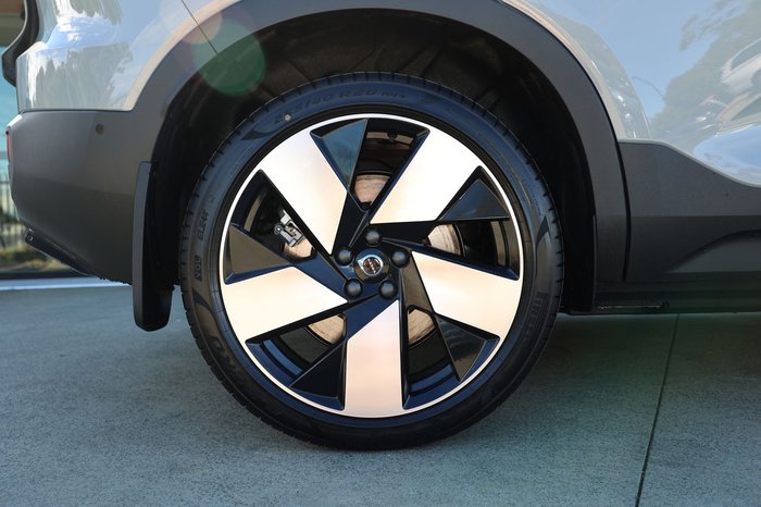 2026 Volvo EX40 Ultra Twin Motor Performance