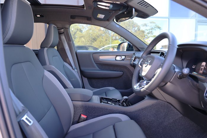 2026 Volvo EX40 Ultra Twin Motor Performance