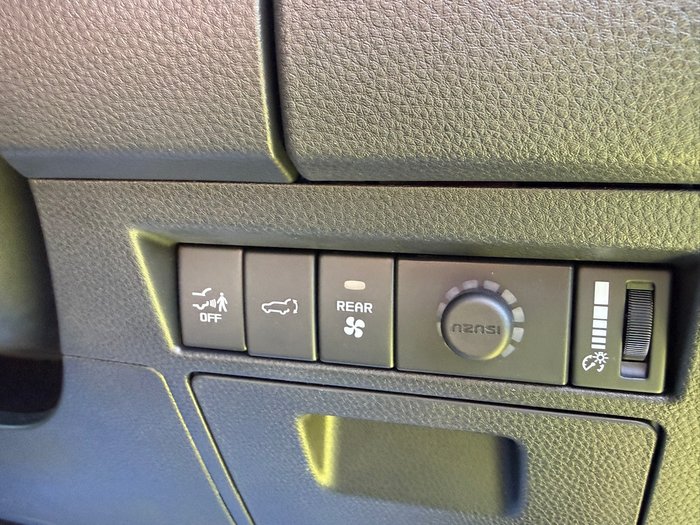 2026 Isuzu MU-X LS-T