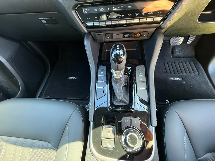 2026 Isuzu MU-X LS-T