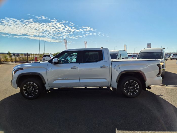 2023 Toyota TUNDRA Limited White