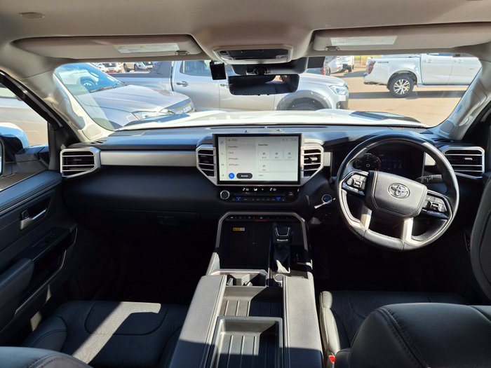 2023 Toyota TUNDRA Limited White