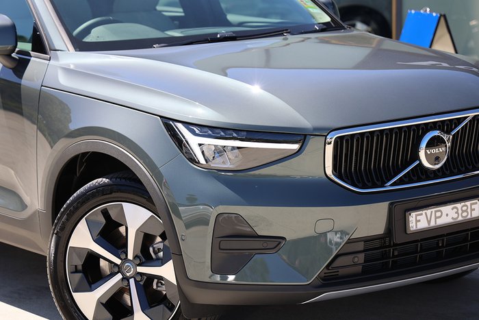 2025 Volvo XC40 Plus B4