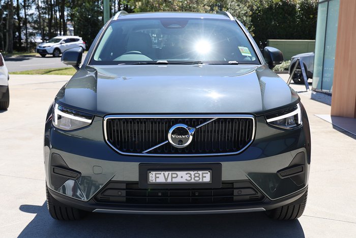 2025 Volvo XC40 Plus B4
