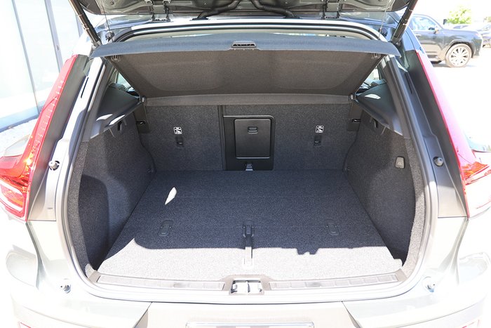 2025 Volvo XC40 Plus B4