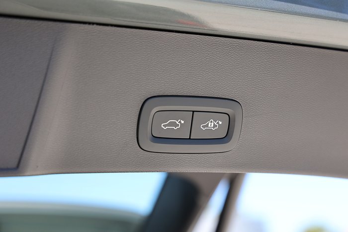 2025 Volvo XC40 Plus B4