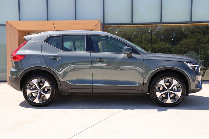 2025 Volvo XC40 Plus B4