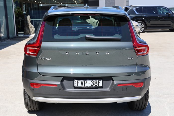 2025 Volvo XC40 Plus B4